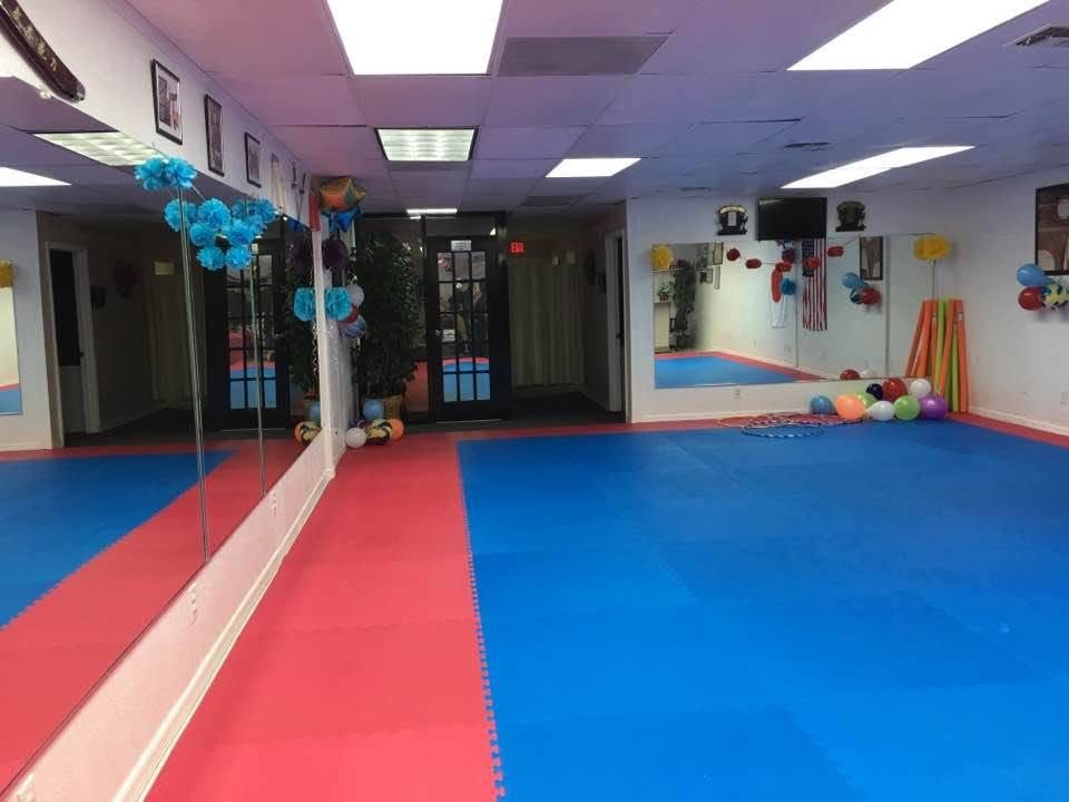 Training floor with blue and red mats and a mirrored wall